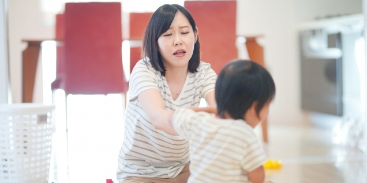 子供に注意する親